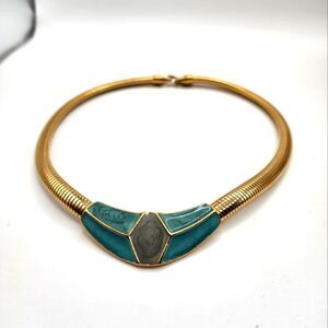 Vintage TRIFARI NECKLACE CHOKER GOLD TONE WITH GREEN CENTER